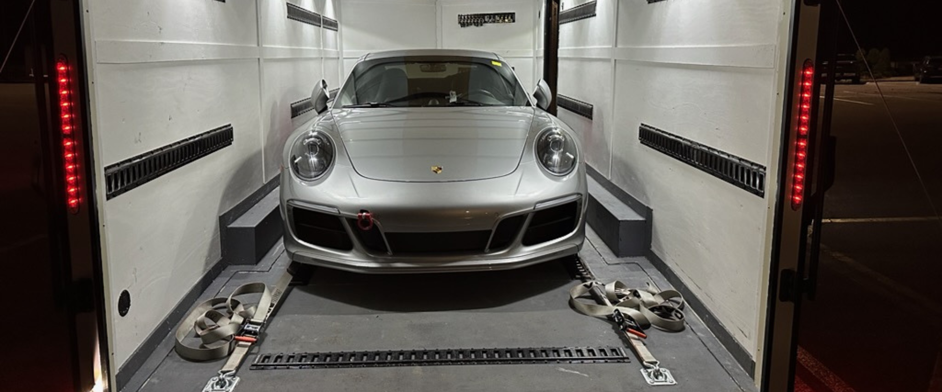 Enclosed trailer rental in Birmingham, AL – safe transport for tools, furniture, and cargo.